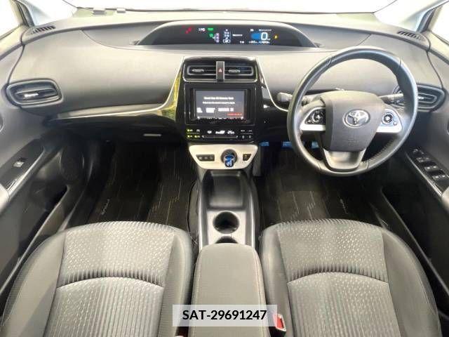 Toyota PRIUS 2017-08 366390-1