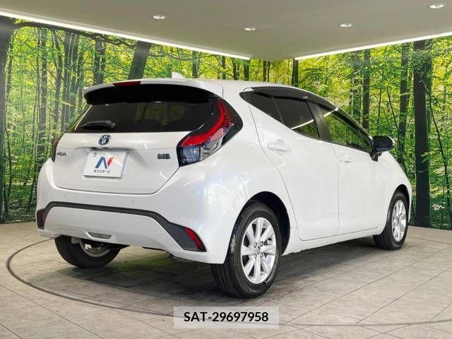 Toyota AQUA 2021-09 208914-16