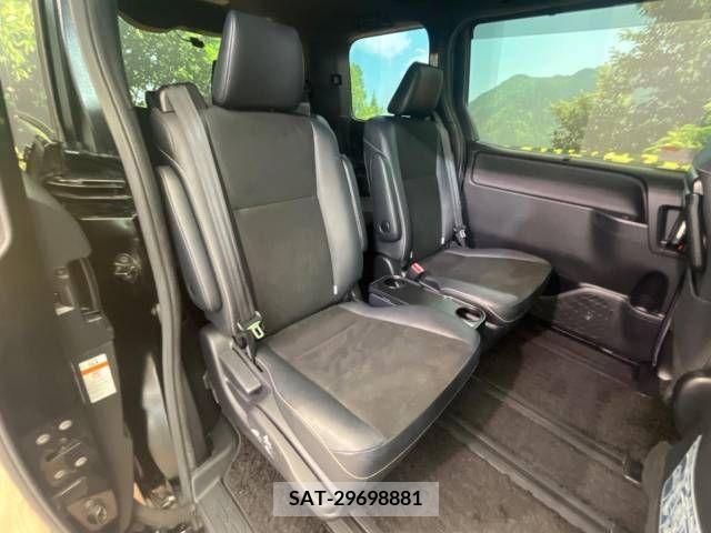 Toyota NOAH 2017-12 279488-9