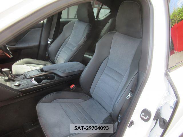 Lexus IS 2022-08 275425-6