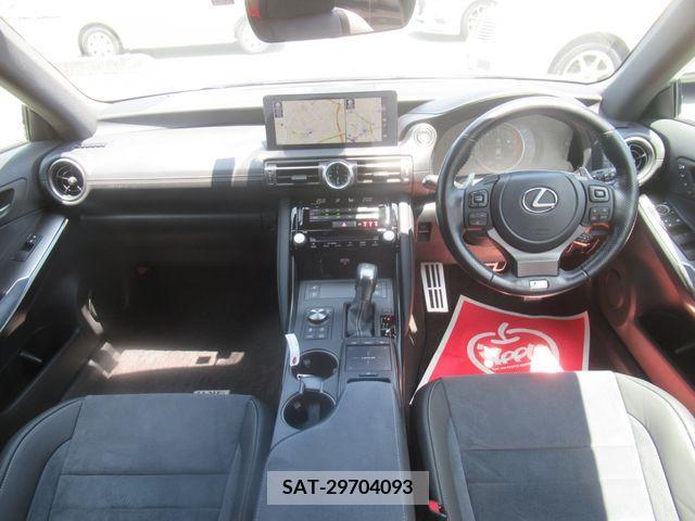 Lexus IS 2022-08 275425-1