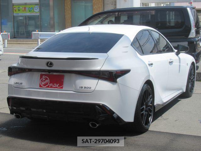 Lexus IS 2022-08 275425-2