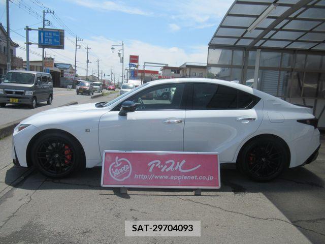 Lexus IS 2022-08 275425-3