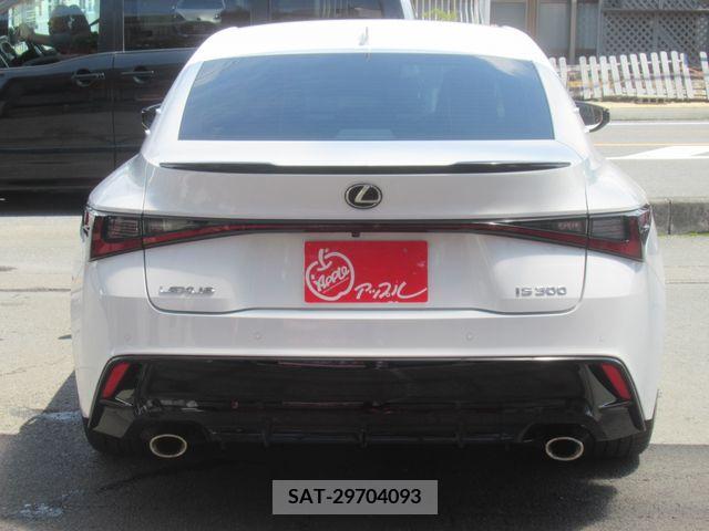 Lexus IS 2022-08 275425-11