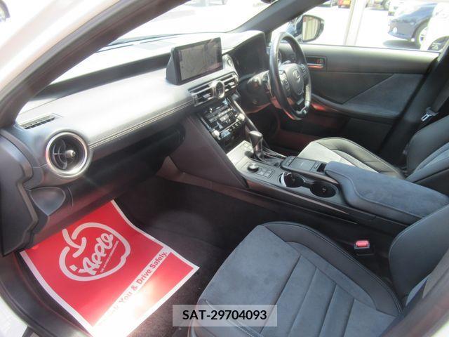 Lexus IS 2022-08 275425-5