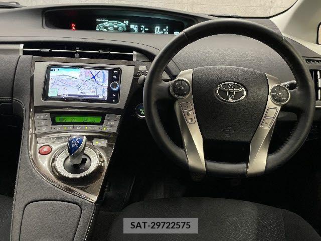 Toyota PRIUS PHV 2013-11 203939-1