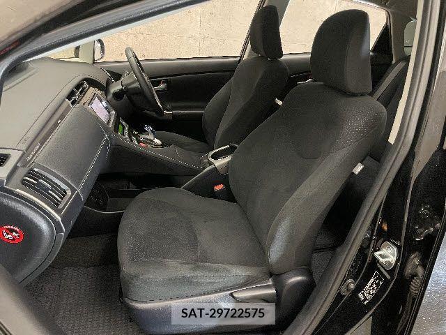 Toyota PRIUS PHV 2013-11 203939-12