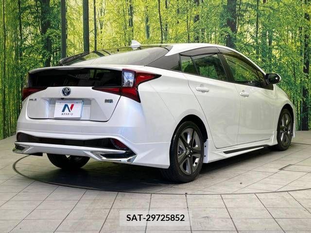 Toyota PRIUS 2021-10 220466-16
