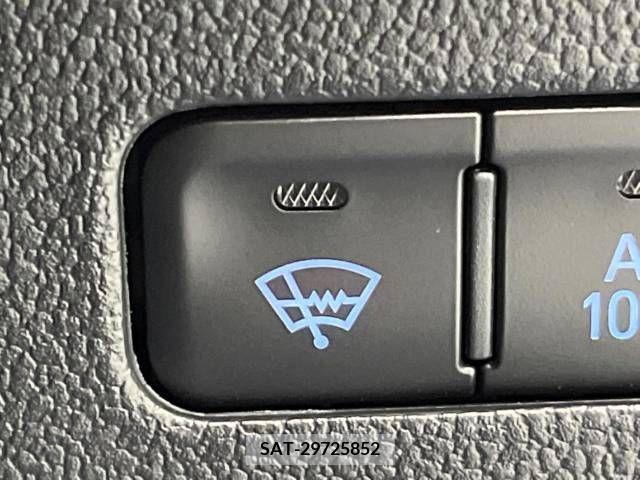 Toyota PRIUS 2021-10 220466-6