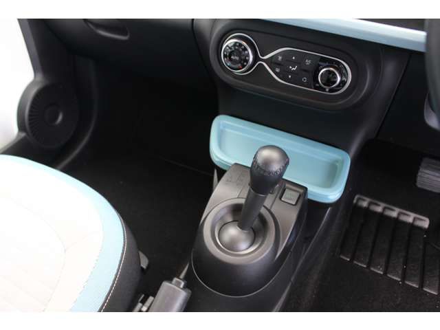 Renault TWINGO 2018-06 9665-12
