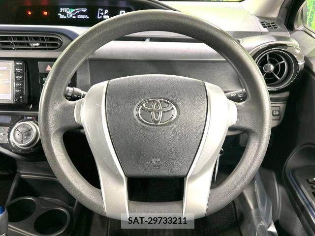 Toyota AQUA 2016-04 260637-11