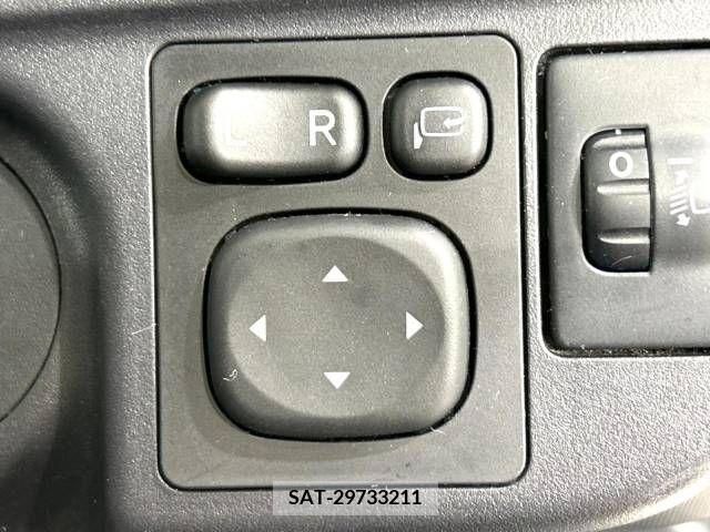 Toyota AQUA 2016-04 260637-5