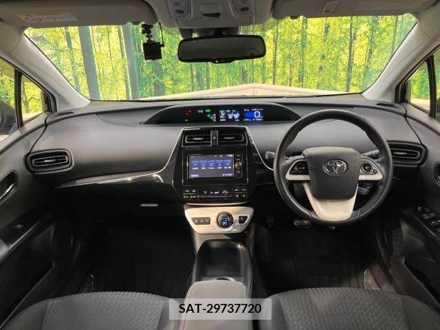 Toyota PRIUS 2017-09 366403-1