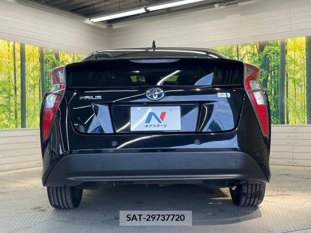 Toyota PRIUS 2017-09 366403-15