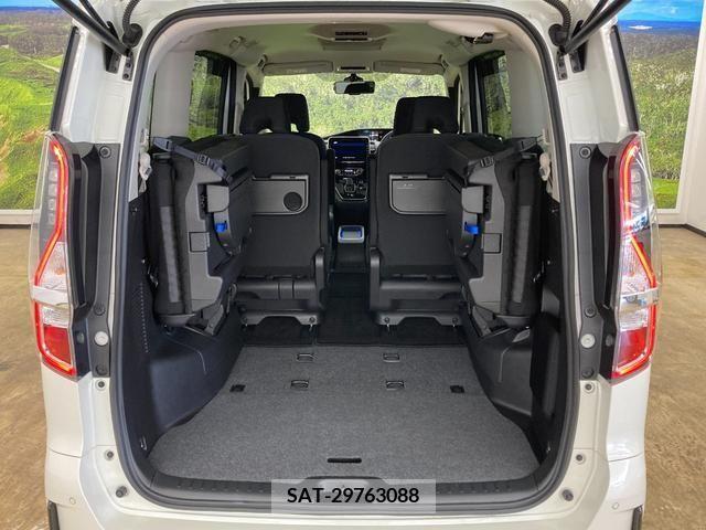 Nissan SERENA 2021-07 367781-12