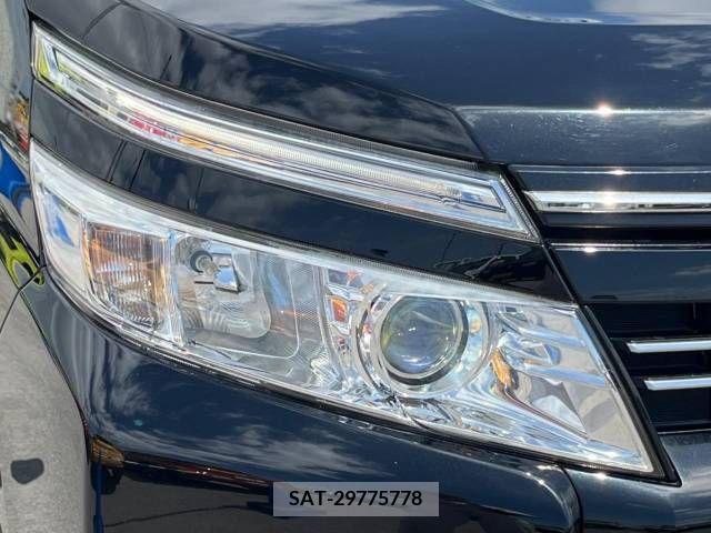 Toyota VOXY 2016-06 252127-16