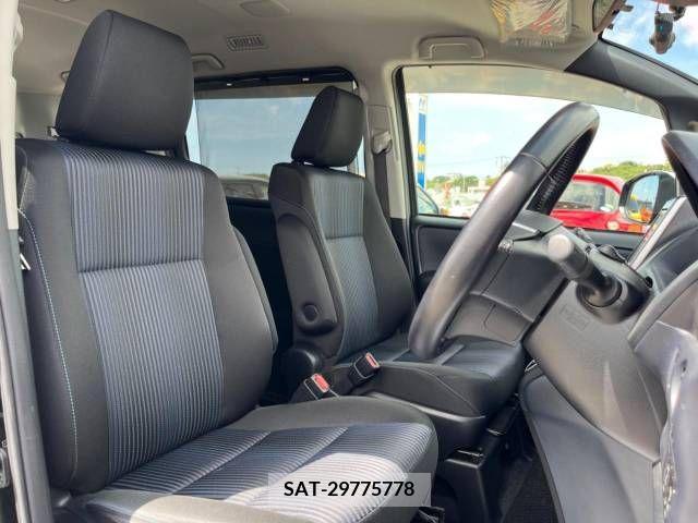 Toyota VOXY 2016-06 252127-11