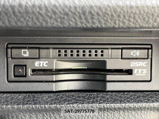 Toyota VOXY 2016-06 252127-8