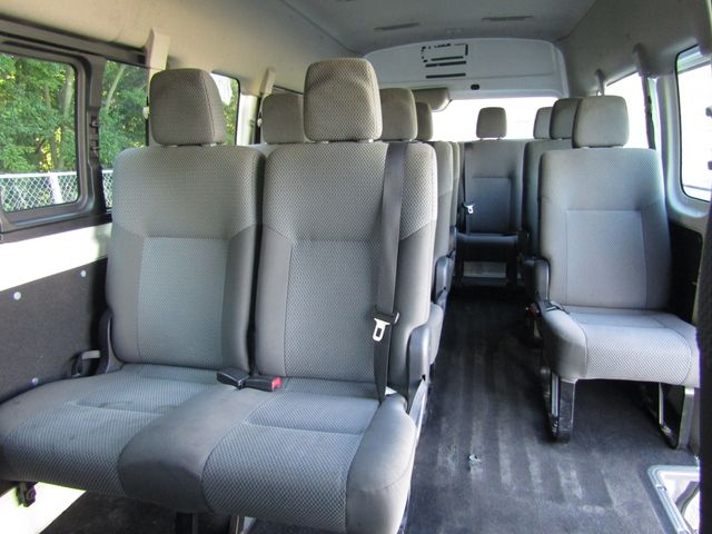 Nissan NV350 Caravan Microbus 2012-12 185934-22