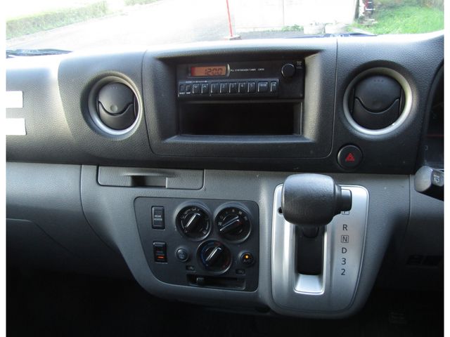 Nissan NV350 Caravan Microbus 2012-12 185934-15