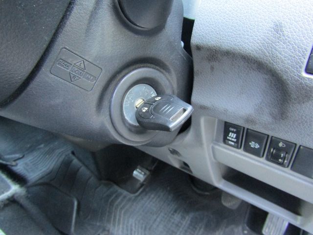 Nissan NV350 Caravan Microbus 2012-12 185934-12