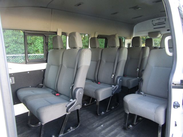 Nissan NV350 Caravan Microbus 2012-12 185934-21