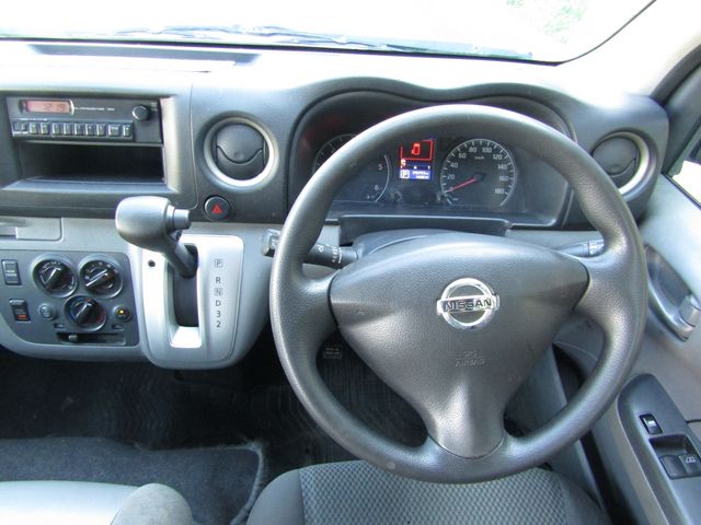 Nissan NV350 Caravan Microbus 2012-12 185934-11