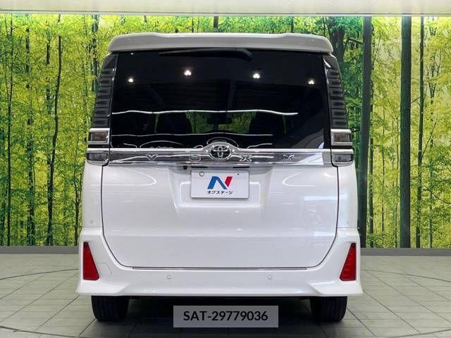 Toyota VOXY 2019-09 370453-16