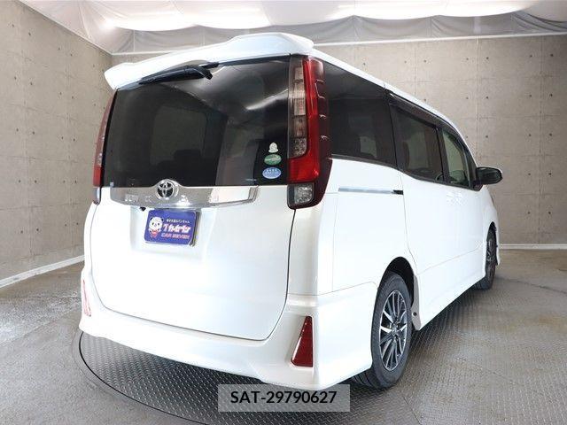 Toyota NOAH 2015-05 201942-1