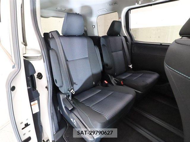 Toyota NOAH 2015-05 201942-4