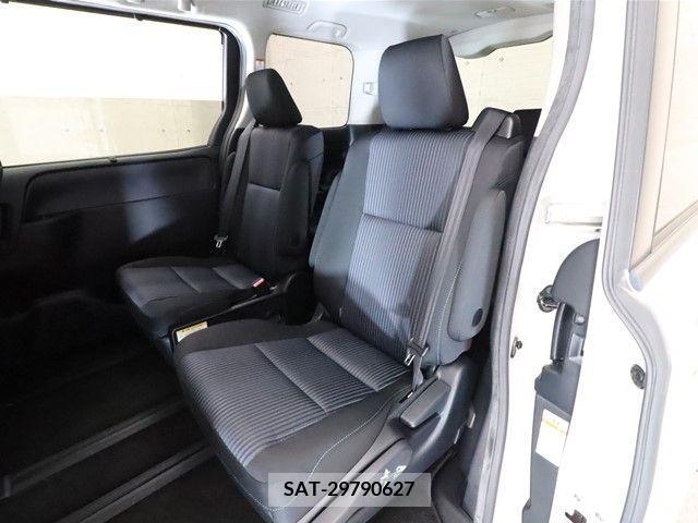 Toyota NOAH 2015-05 201942-6