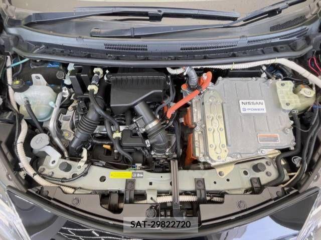 Nissan NOTE 2017-07 305405-18
