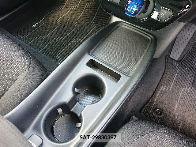 Toyota PRIUS 2020-04 322483-17