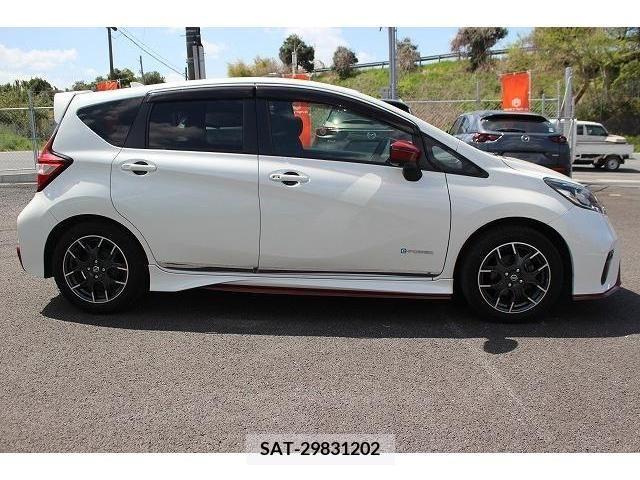 Nissan NOTE 2017-04 254894-6