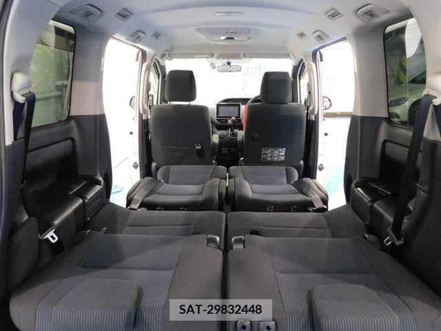 Toyota NOAH 2014-12 212053-18