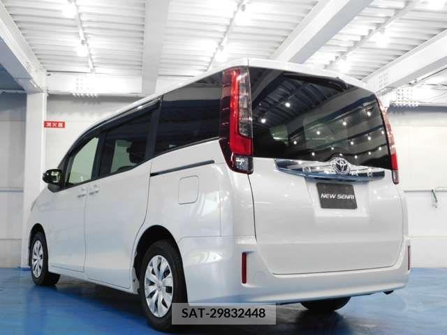 Toyota NOAH 2014-12 212053-3