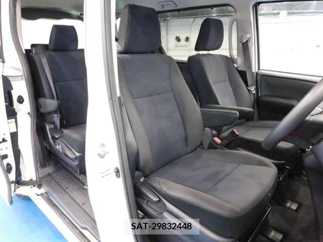 Toyota NOAH 2014-12 212053-11