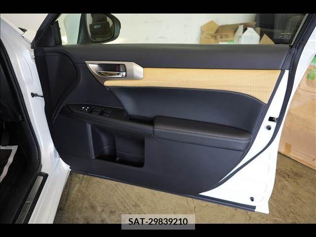 Lexus CT 2015-06 275613-15