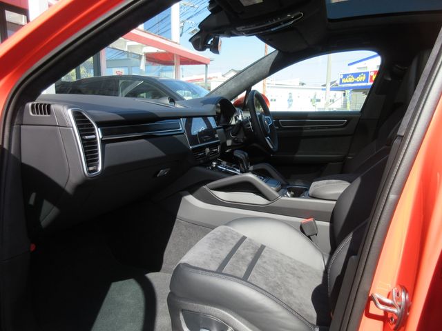 Porsche CAYENNE 2021-03 3768-18