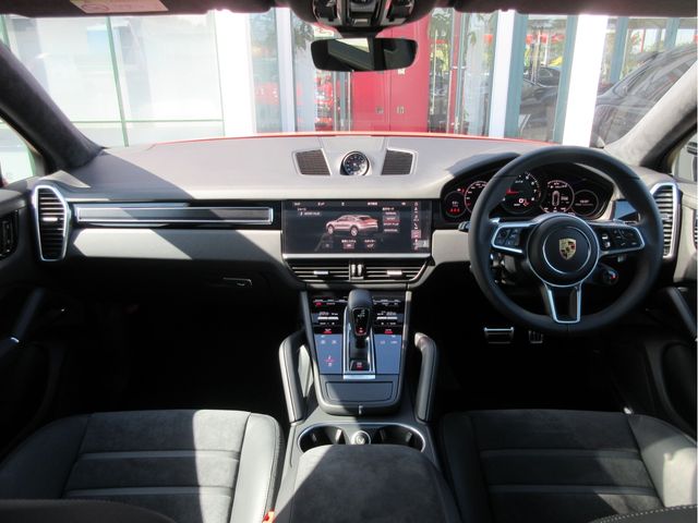 Porsche CAYENNE 2021-03 3768-1