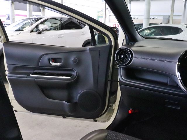 Toyota AQUA 2018-10 20439-17