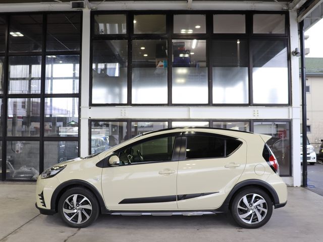 Toyota AQUA 2018-10 20439-2