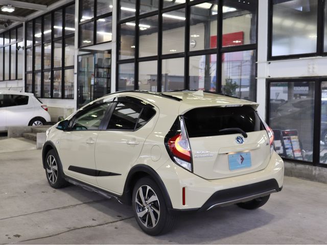 Toyota AQUA 2018-10 20439-4