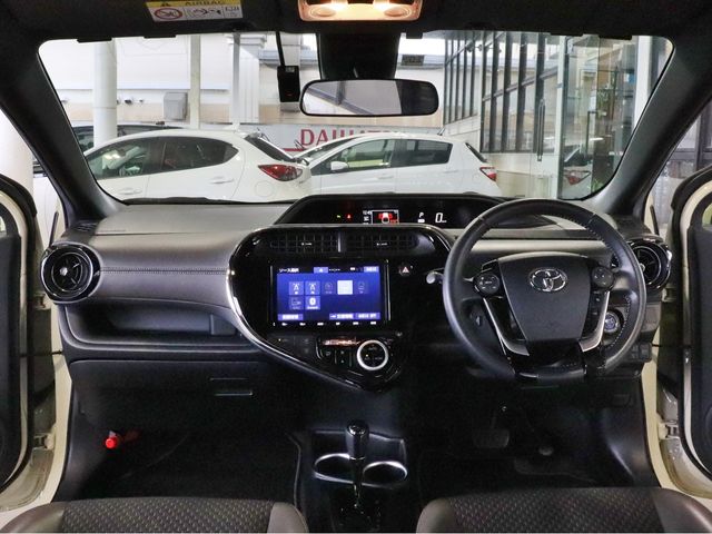 Toyota AQUA 2018-10 20439-6