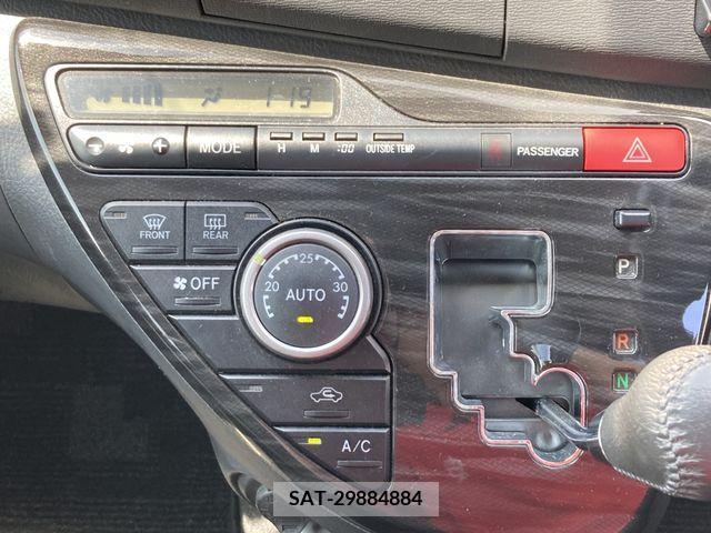 Toyota ISIS 2012-02 327736-16