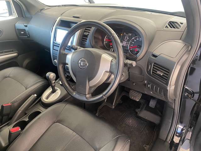 Nissan X-TRAIL 2011-06 190611-19