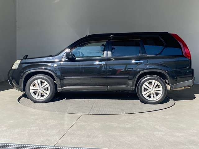 Nissan X-TRAIL 2011-06 190611-13