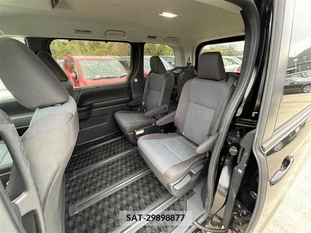 Toyota NOAH 2022-03 208525-3