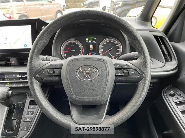Toyota NOAH 2022-03 208525-14