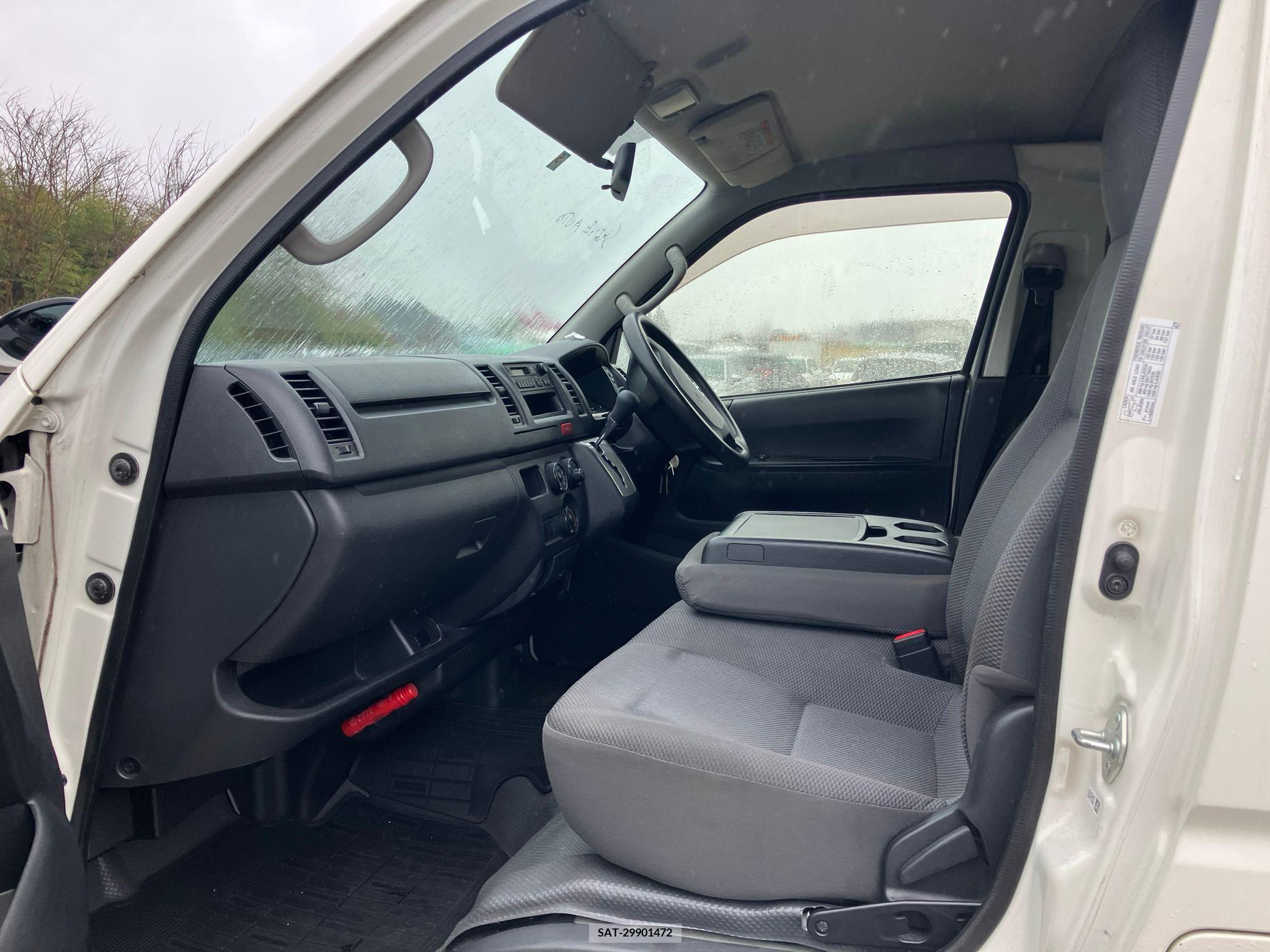 Toyota HIACE VAN 2017-05 258346-1